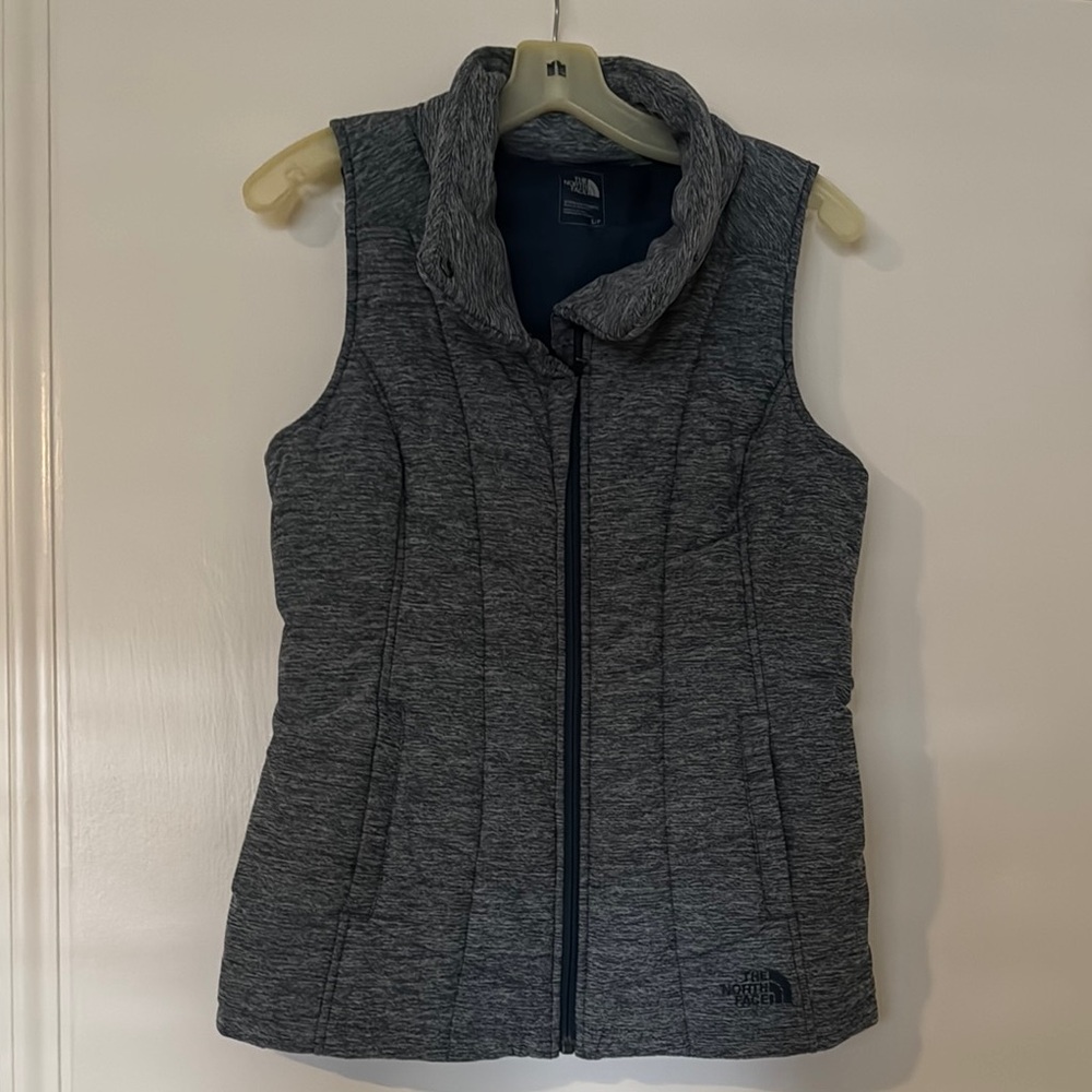 ✨🎉2x HP 🎉✨The North Face Gray Quilted Vest